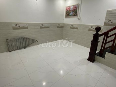 Cho thuê nhà 2 tầng hẻm Trần Hưng Đạo giá 4 triệu