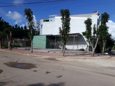 Cho thuê lô góc ngả tư Bạch Đằng Quy Nhơn 80m2