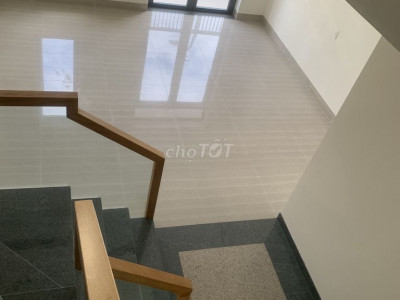 Cho thuê nhà 3 lầu ôm cua Hoàng Văn Thụ quy nhơn