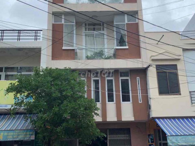 Siêu phẩm nhà măt tiền 5m5 nở hậu rộng sát chợ