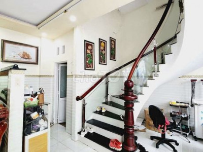 Bán nhà 5 tầng mặt tiền Bùi Thị Xuân 5,8  tỉ