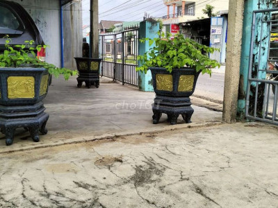 Nhà cần bán mặt tiền DT632, dt 270m2 lh A Bình