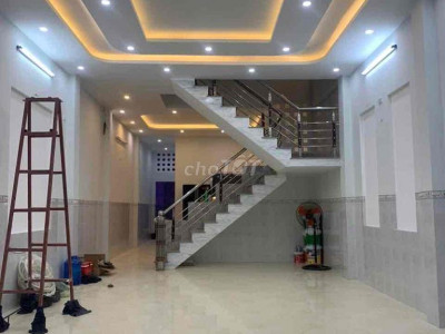 Chính chủ cần bán nhà mới xây dt 97m2 .