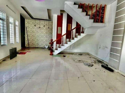 Cho thuê nhà 3 tầng góc 2 mặt tiền Đ.Ỷ Lan