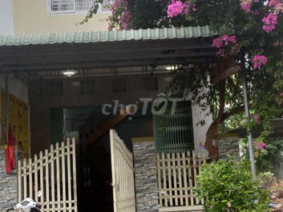 Bán nhà trung tâm thị trấn phú phong