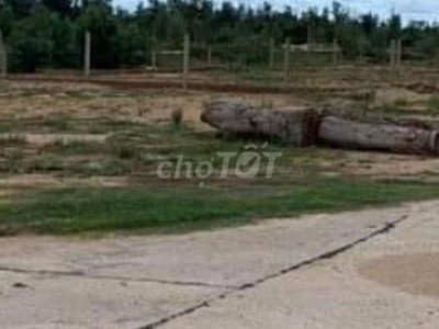 Bán lô đất 2 mặt tiền cách biển 100 m giá 2,770 tỉ