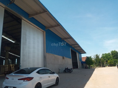 Cho thuê kho mới 4000m2 xây dựng full kín tại Khu công nghiệp Gò Mít