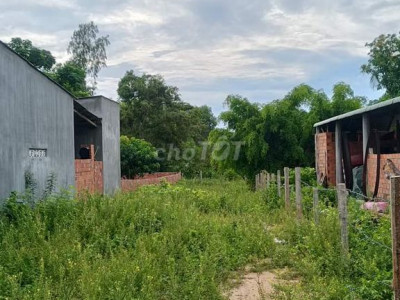 Đất dài 50 x 6, DC: Cách ngã 4 Chánh Nhơn 80m, trường cấp1 200m,