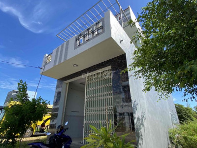 Cho thuê nhà, full nội thất, khu trung tâm xã