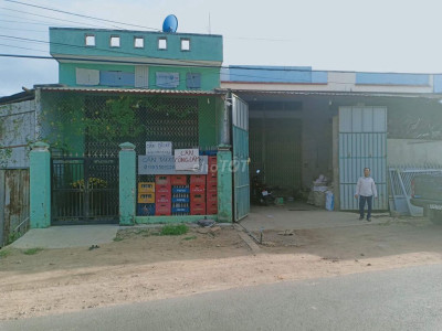 Mặt bằng xưởng kinh doanh, sản xuất 1044m2, đã xây dựng 744m2