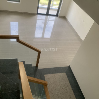 Cho thuê nhà 3 lầu ôm cua Hoàng Văn Thụ quy nhơn