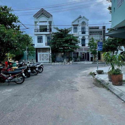 Nhà mặt tiền đường 12m tiện mở văn phòng cty