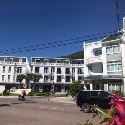 Nhà phố mặt tiền 4 tầng xây mới giá 4,8 tỷ/căn