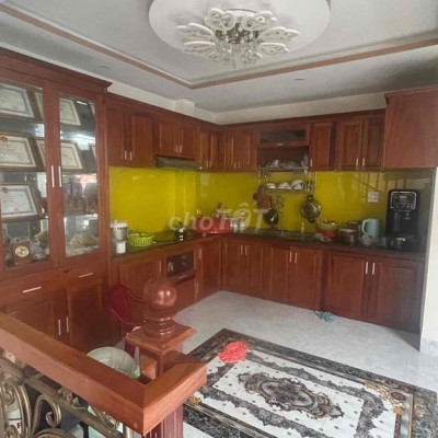 Gđ chuyển vào sg cần bán nhà 2 mặt tiền