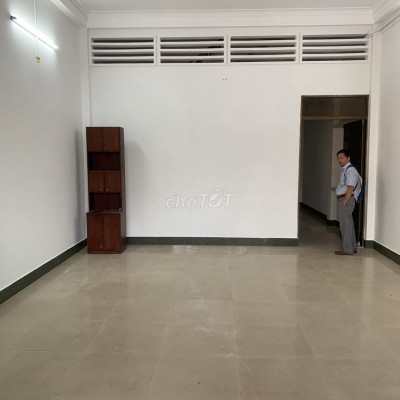 Cho thuê nhà góc ngả 3 Nguyễn Thái Học qnhơn 2lầu