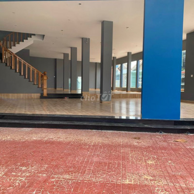 Cho thuê nhà hai mặt tiền đường Tăng Bạt Hổ 100m2