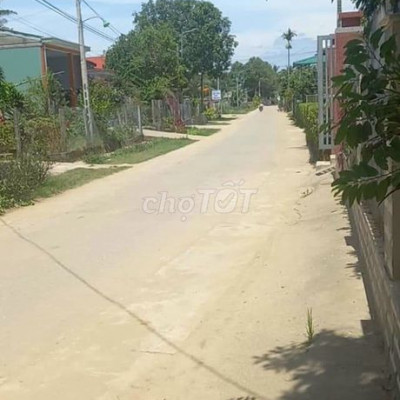 Bán nhà mặt tiền đường liên xã