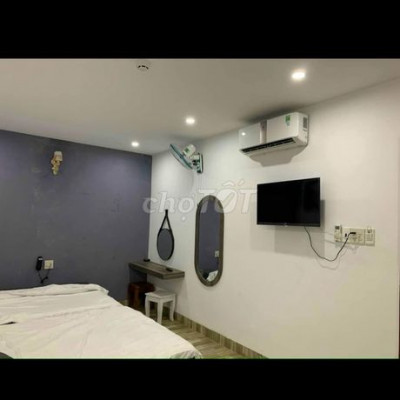 Bán khách sạn 7 tầng gần biển giá 13,5 tỉ