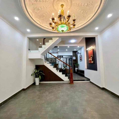 Nhà 3PN 3 lầu mặt tiền đường giá 8tr