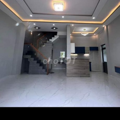 Bán nhà 2 tầng  đường ô tô Lạc Long Quân