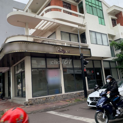 Nhà góc ngả tư Diên Hồng trung tâm qnhon 3lầu 100m