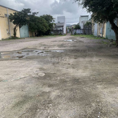 Cho thuê đất 2 mặt tiền 1200m2 Sư Đoàn 3 sao Vàng