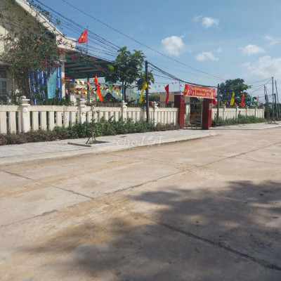 Đất sổ hồng 120m2 trung tâm thị trấn Ngô Mây