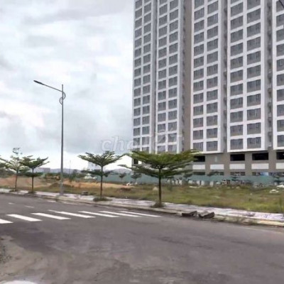 Bán lô đất Đê Đông gần trường FPT giá 2,6 tỉ