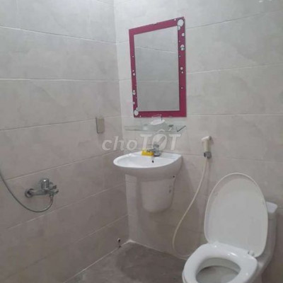 Nhà 4 tầng mặt tiền Hoàng Văn Thụ