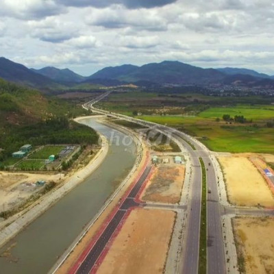 Bán lô đất góc ômcua 2 mặt tiền View sông Long Vân