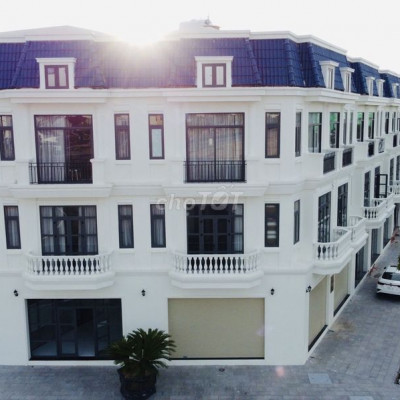 Nhà phố 3 tầng - đường 32m.Trung tâm An Nhơn.