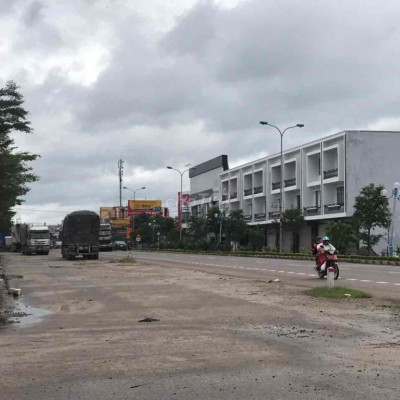 Đất mặt tiền QL1A. Khu dân cư Bàn Thành.