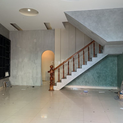 Cho thuê nhà lô góc đường Ỷ Lan 3 lầu