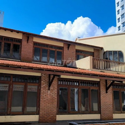 Mặt bằng kinh doanh Nguyễn Thái Học 650m2