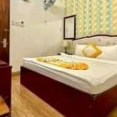 Bán khách sạn 5 tầng cách biển 200m giá 34 tỉ