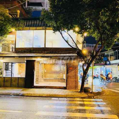 Toà nhà ngay ngã tư Trần Hưng Đạo cực đắc địa