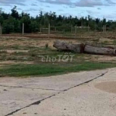 Bán lô đất 2 mặt tiền cách biển 100 m giá 2,770 tỉ