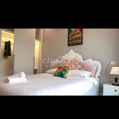 Bán khách sạn ôm góc 2 mặt tiền cách biển 300m