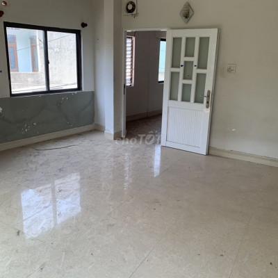 Nhà mặt tiền kinh doanh hoàng văn thụ sầm uất