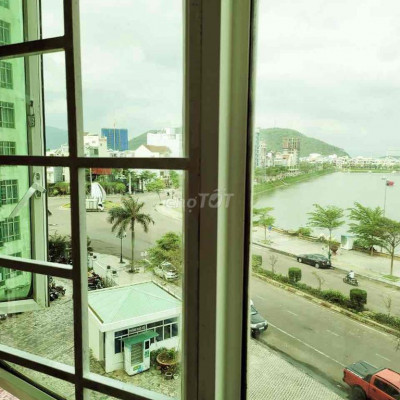 Nhă căn góc chung cư HAGL