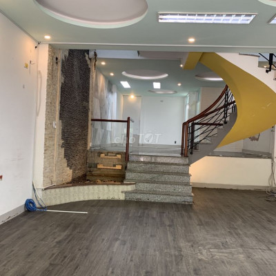 Nhà văn phòng Lý Thái Tổ 3 lầu 100m2 n5 thông suốt