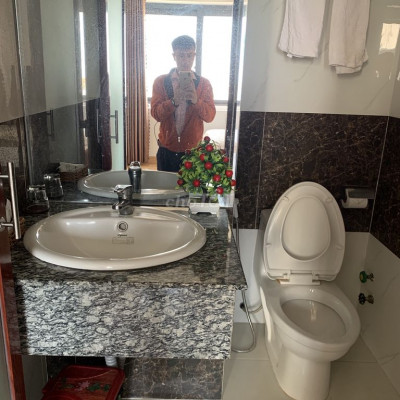 Cho thuê khách sạn 6 tầng có thang máy 17pn