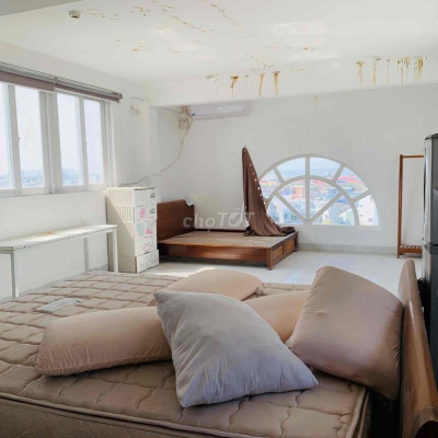 Cho thuê khách sạn 7 tầng 17PN kế biển Quy Nhơn