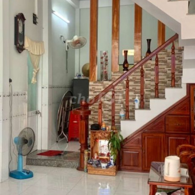 Bán nhà 2 tầng hẻm ô tô Lê Hồng Phong giá 2,6 tỉ