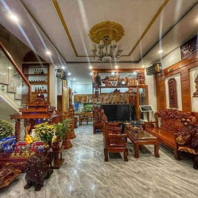 Cho thuê nhà 7 tầng mặt tiền kinh doanh Quy Nhơn