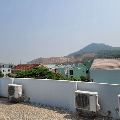 Cho thuê nhà 3 tầng góc 2MT Thành Thái Quy Nhơn