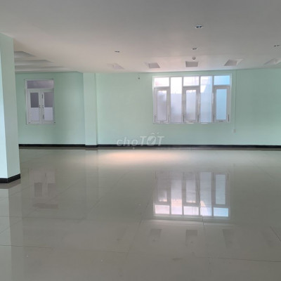 Cho thuê mặt bằng toànhà trống đường tây sơn 220m2 có Thang máy bảo vệ