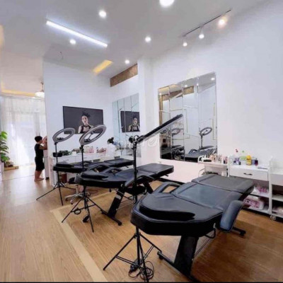 nhà mb kd khu sầm uất suông trống