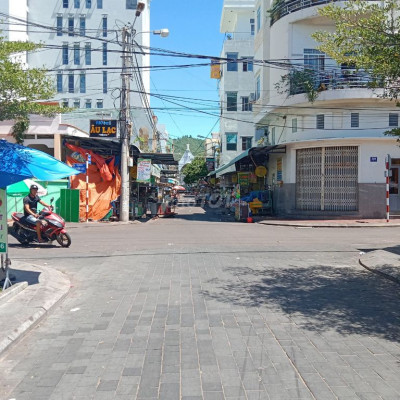 Bán đất thổ cư 272m2 mặt tiền đường, cách bãi tắm Qui Nhơn 150m