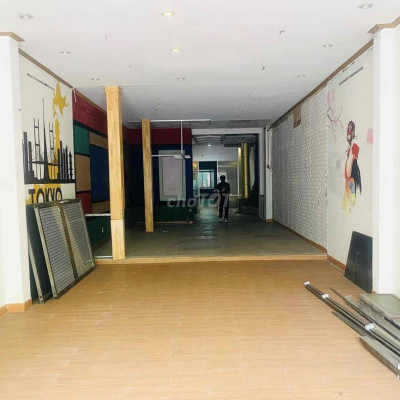Toà nhà 5*50m 3 tầng trống mặt tiền Lê Hồng Phong được sửa chữa